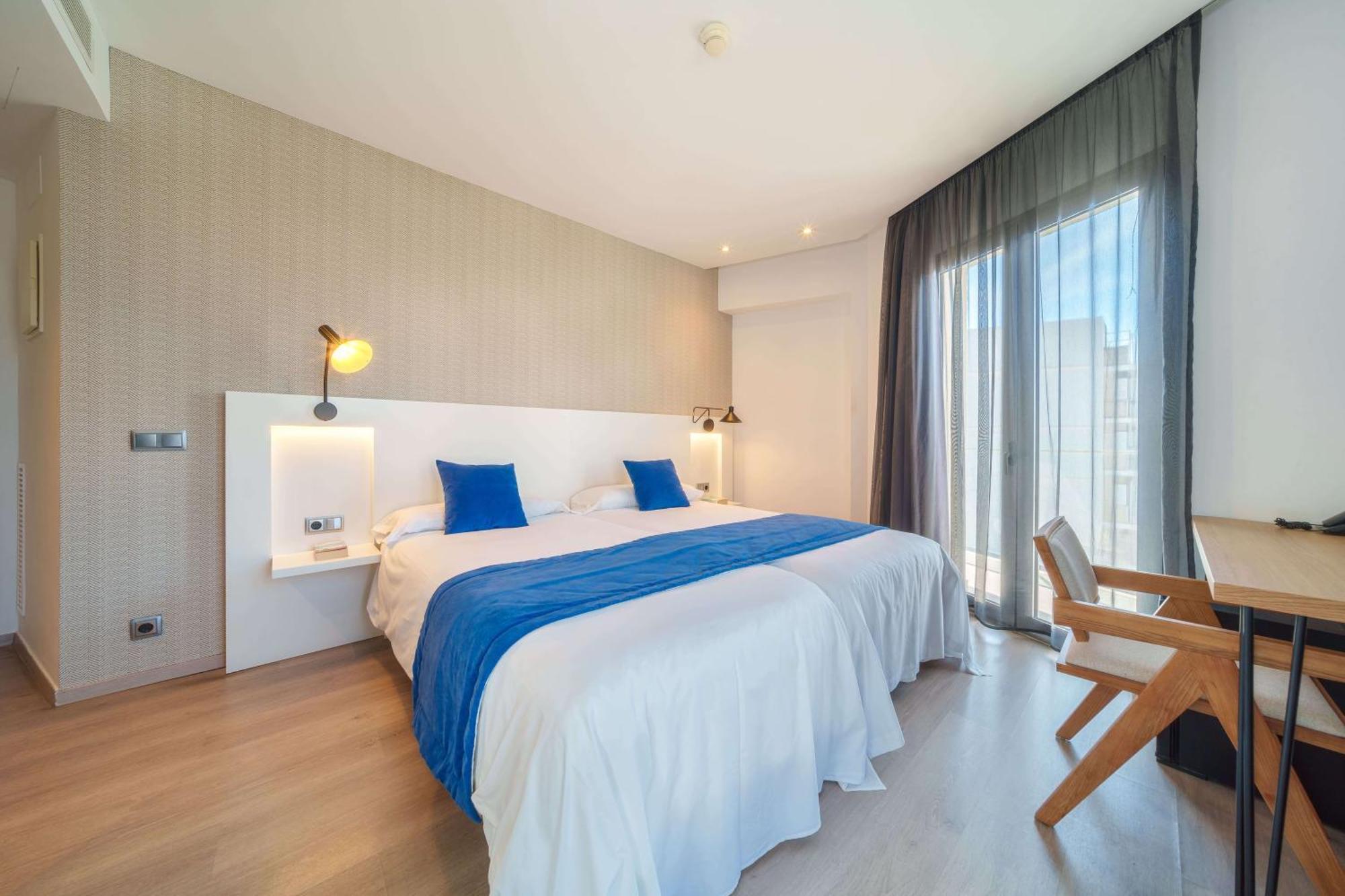 Mar Calma Hotel Port de Pollenca Bagian luar foto